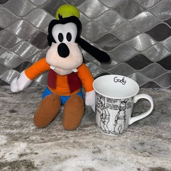 Disney Goofy Coffee Mug + Goofy Stuffed Plushie Toy - Picture 1 of 10